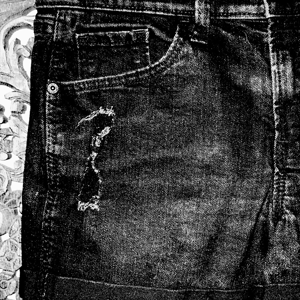 Old Navy Distressed Boyfriend Jean Shorts, Black, Mid Rise, Cuffed, Size 4 - Picture 6 of 12